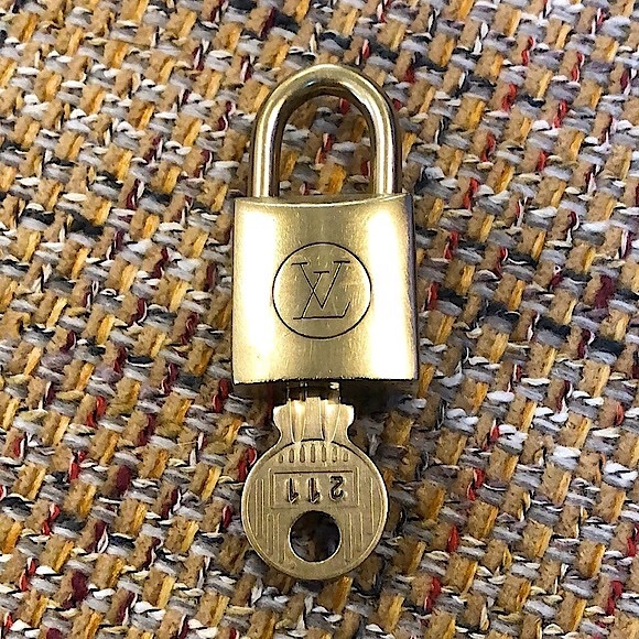 Vintage LV Louis Vuitton Padlock Lock & Key 211 - Picture 6 of 13